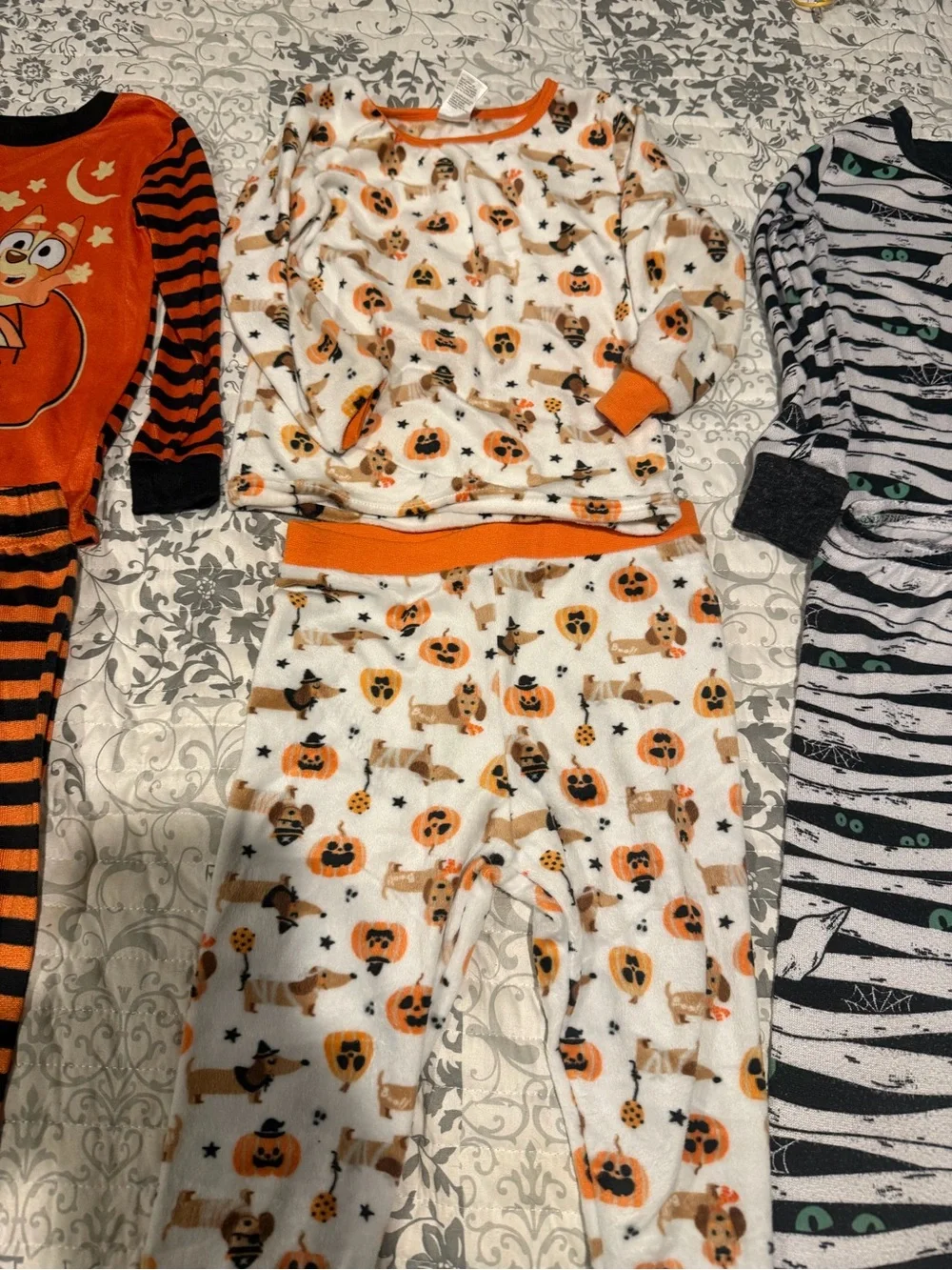 Boys lot of 4t Halloween pairs of pjs vgc.